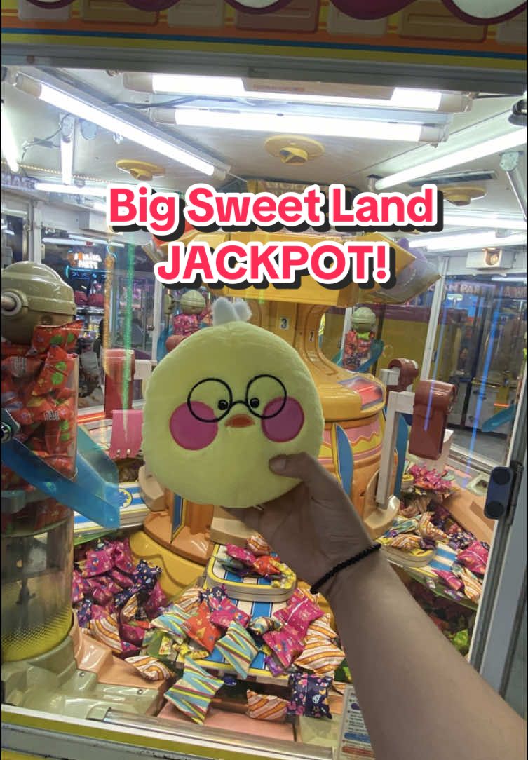 Break muna sa claw machine 😆 #bigsweetland #claw #clawmachine #clawmachinewin #clawmachines #arcade #crane #cranegame #shorts #reels #tomsworld #quantum #timezone #viral #timezoneph 