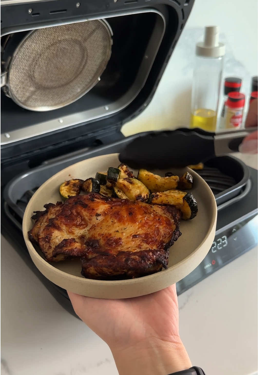 Season your vegetables of choice with neutral oil, paprika, oregano, salt & pepper and toss them into the grill with the protein of your choice! Sit back and let your Ninja XL Grill & Air Fryer work it’s magic. #NinjaKitchenMY #NinjaFoodi #grill #easymealideas 
