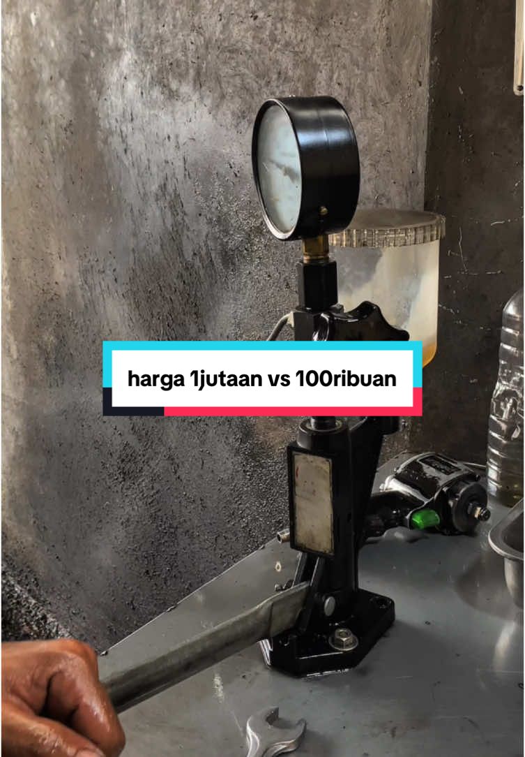 dunia lagi terbalik 😁 #bengkeldiesel #bengkelmobil #bengkelpesawatterbang #wonosobo #temanggung #purworejo #magelang #banjarnegara #banyumas #canter #cantermania #cantermaniaindonesia #cantermaniaindonesiacommunity #cantermodifikasi #canterhdx #truk #trukmania #trukmaniaindonesia #trukmaniaindonesia😍🤙 #trukmaniaindonesia🇲🇨 #truklovers #trukloversindonesia #trukoleng #trukolengindonesia #mancalcanter 