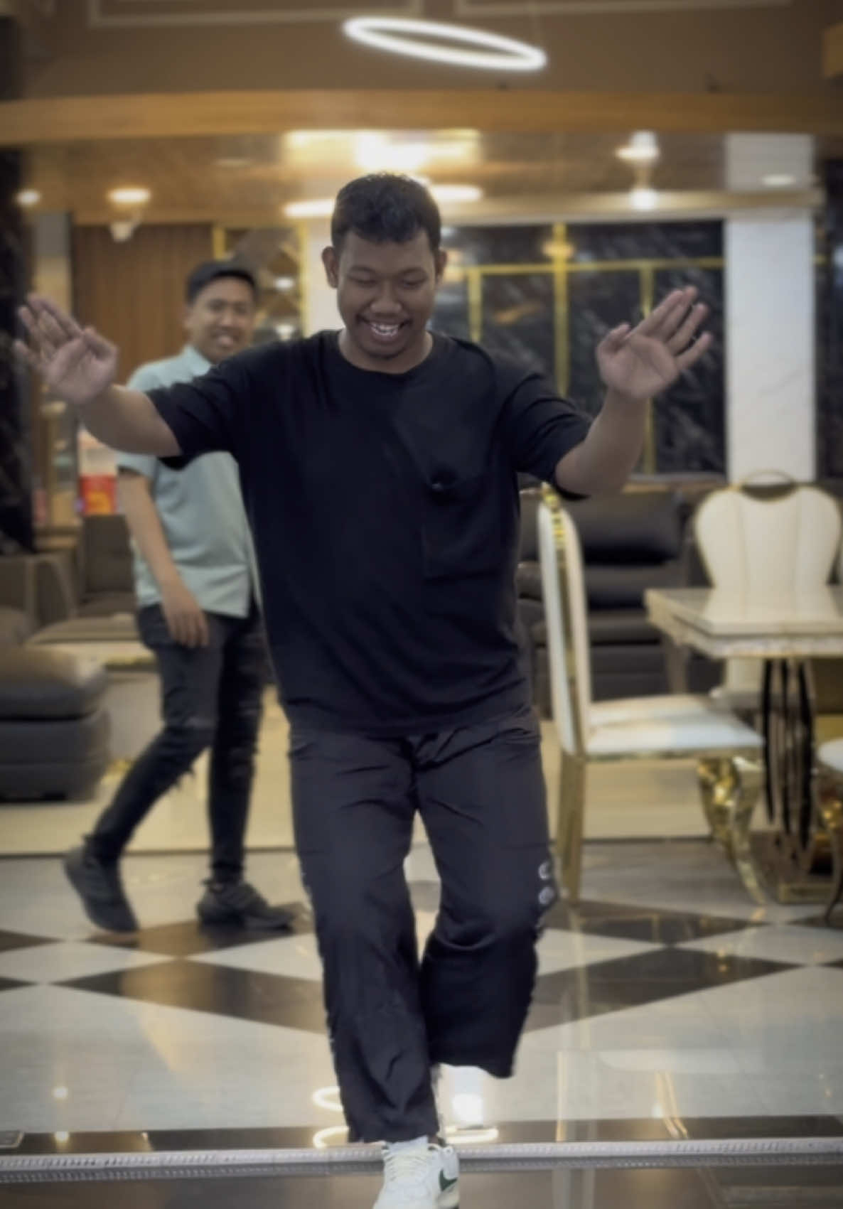 wong liyo ngerti opo 🤪 Eh oh eh oo 💃 jangan lupa kalau beli kasur dan Furniture yang berkualitas langsung aja di @GIRI PALMA OFFICIAL @made raji #fyp #xybca #beranda #cangkemnganggur 
