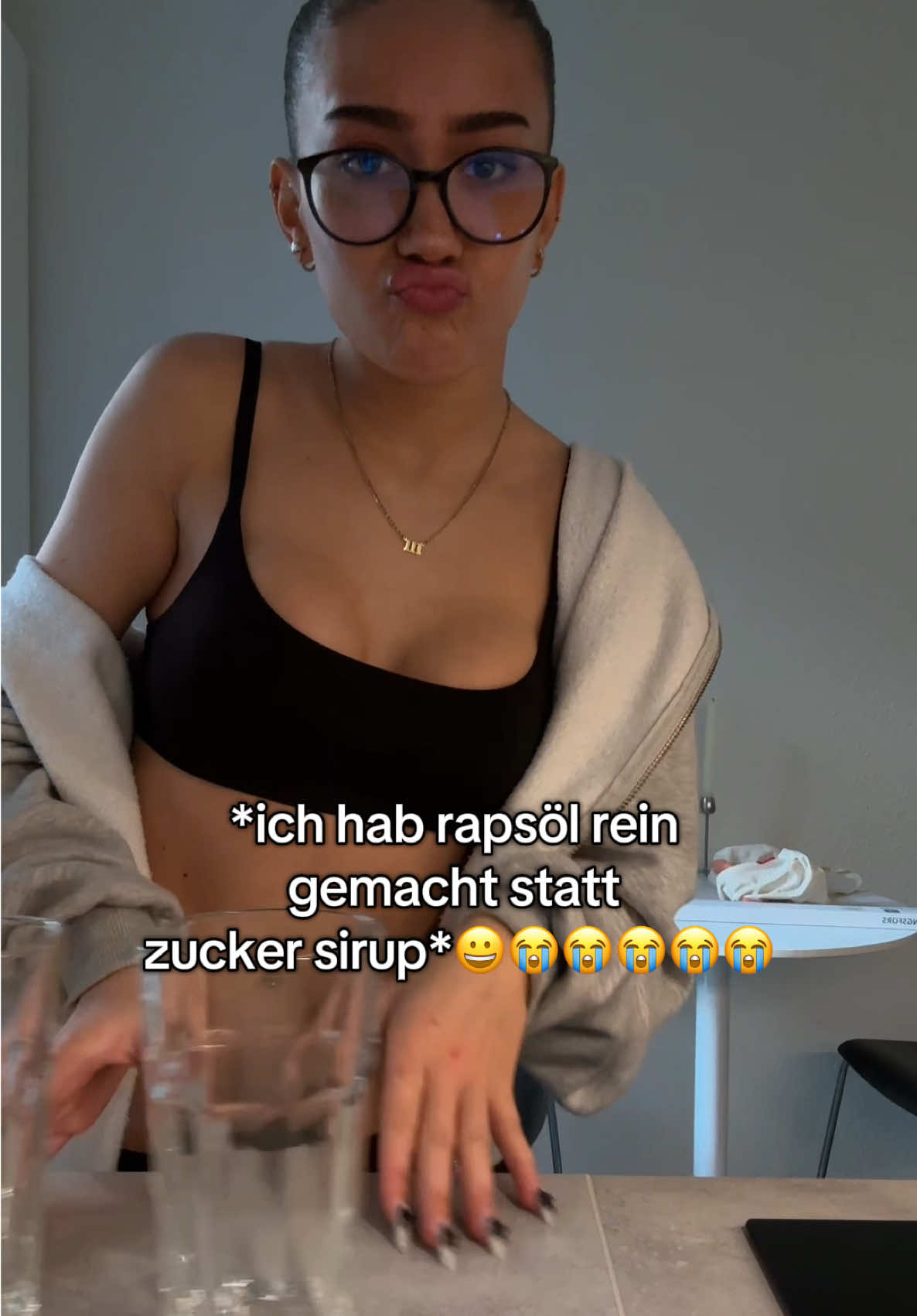 Mir ist es einfach nach Stunden erst eingefallen als mein Freund im nachhinein die flasche fürs kochen genutzt hat😭😭😭🙏🏼🙏🏼 I‘m sorryyy | IG: parmis.sly
