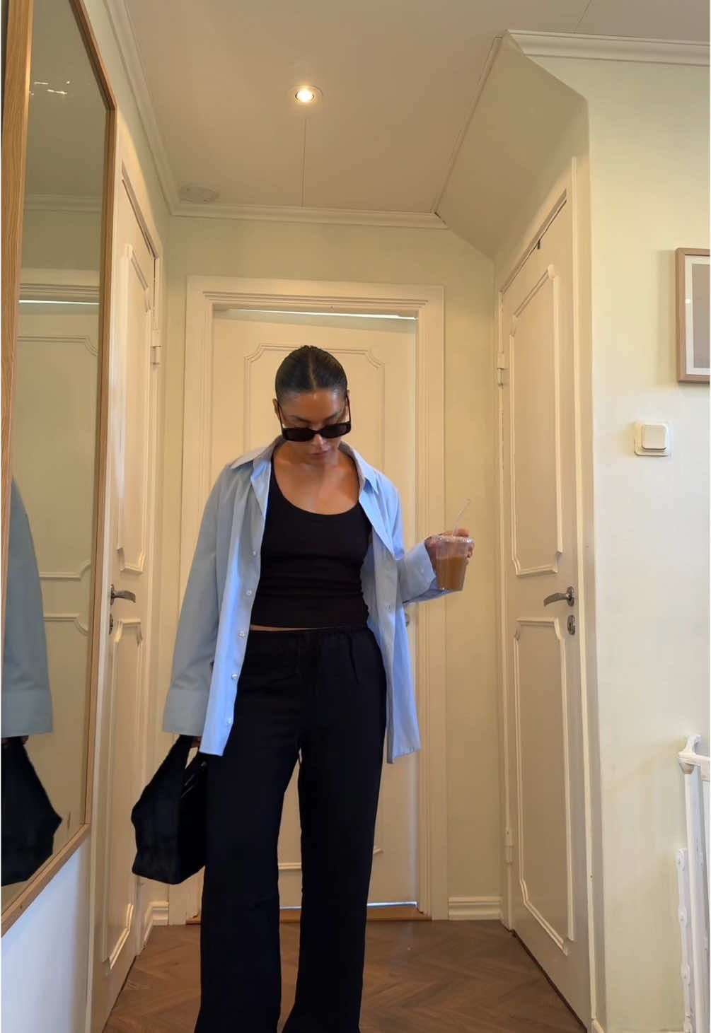 Styled my new linen blend pants and this is a classic look I love going for. Perfect for running errands or taking a lunch with a friend ✨ #scandinavianstyle #whatiwore #scandistyle #everydayoutfit #outfit #Styleinspo #OOTD #summeroutfits 