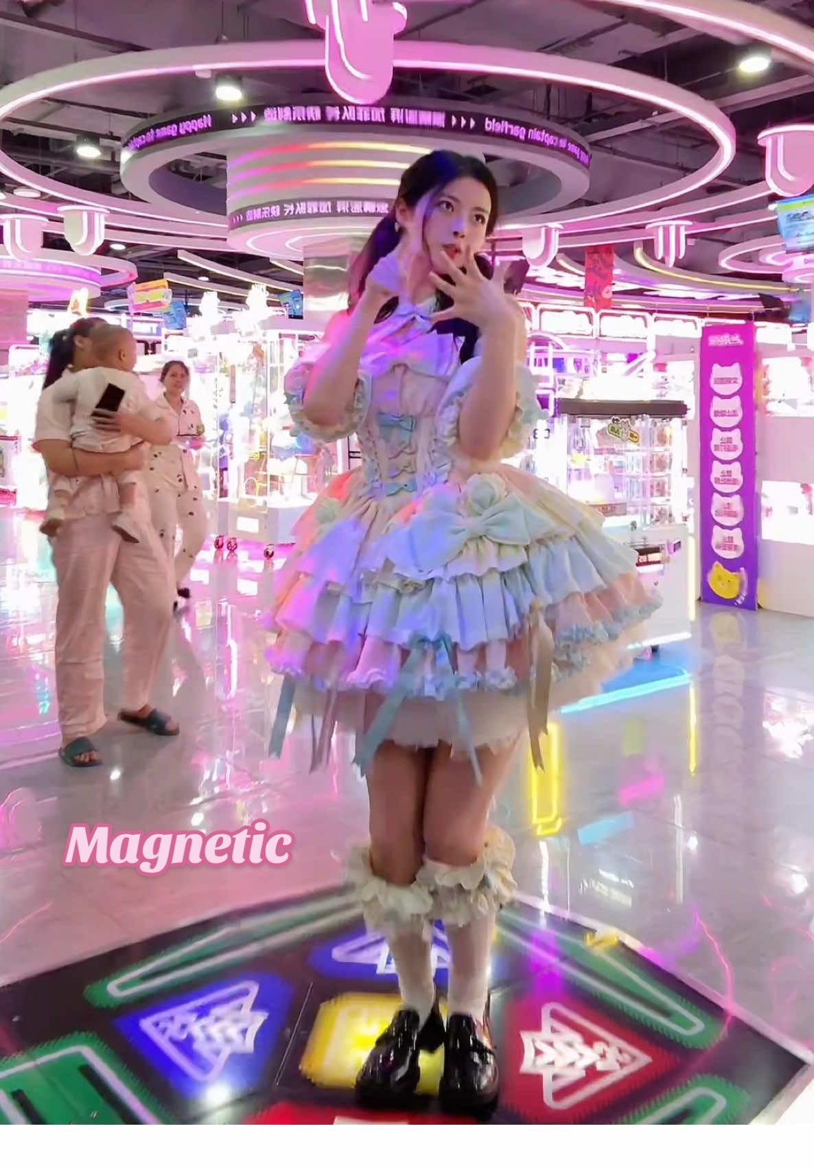 #kpop #kpopdance #danceinpublic #kpopfyp #ILLIT #magnetic my friend recorded the screen for me🐰🩷