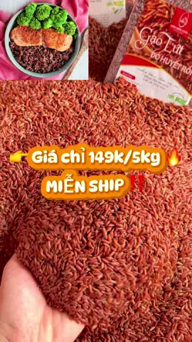 Gạo lứt huyết rồng là một loại gạo nguyên cám được trồng ở Việt Nam với hạt lứt có màu đỏ đặc trưng giống như màu sắc của loài rồng huyết. Ngoài việc tạo nên một hình ảnh đẹp mắt, gạo lứt huyết rồng còn được biết đến với nhiều giá trị dinh dưỡng và lợi ích cho sức khỏe. Gạo lứt huyết rồng chứa nhiều chất chống oxy hóa, vitamin và khoáng chất hơn gấp đôi so với gạo trắng thông thường. Nó giúp tăng cường hệ thống miễn dịch, cải thiện chức năng của tim mạch và giảm nguy cơ mắc bệnh tiểu đường, ung thư. Ngoài ra, gạo lứt huyết rồng còn có hàm lượng chất xơ cao, giúp tăng cường chức năng tiêu hóa, ngăn ngừa táo bón và giảm cân hiệu quả. Với vị ngọt nhẹ, thơm đặc trưng và màu sắc đẹp mắt, gạo lứt huyết rồng cũng là lựa chọn ưa thích trong các món ăn sáng, tráng miệng hay cơm trộn. Với những giá trị dinh dưỡng và lợi ích cho sức khỏe đáng kinh ngạc, gạo lứt huyết rồng đang trở thành một trong những sản phẩm ẩm thực được ưa chuộng và quan tâm trên thị trường.#gaolut #gaoluthuyetrong #anngoncungtiktok #botgaolut #anngondangthon #dacsantaybac 