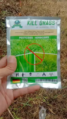 Bubuk Herbisida Kill Grass Pembasmi Rumput Liar, gulma, ilalang, aman bagi manusia dan hewan peliharaan dan tanaman lainnya #herbisida #herbisidakillgrass #killgrass #killgrassbiologis #jumathemat 