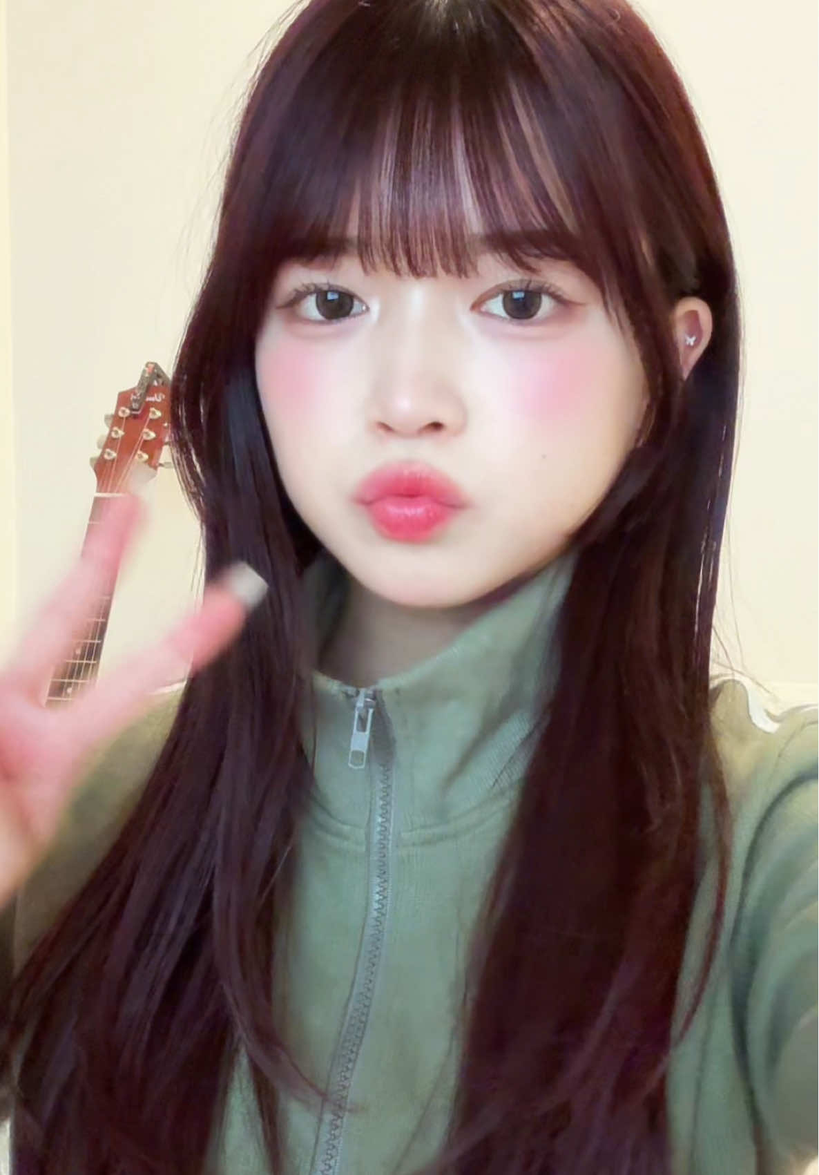韓国で軟骨開けたら2秒だったよ！おすすめ☺️軟骨開いてる人ー？