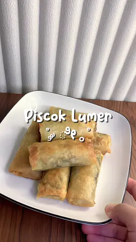 Pisang Coklat Lumer Pisang Selai Coklat Kulit Lumpia 100 gr Tepung Terigu Air secukupnya Minyak Goreng secukupnya #resep #reseplezat #resepsimple #reseptiktok #resepmudah #reseprumahan #cemilan 