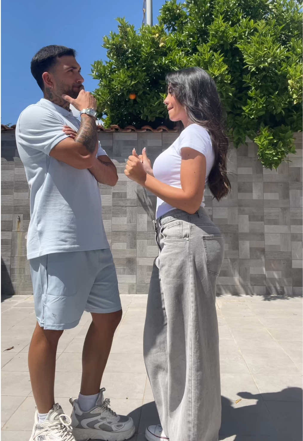 Waka waka 🕺🏻  @chris.guidetti #couple #wakawakachallenge 