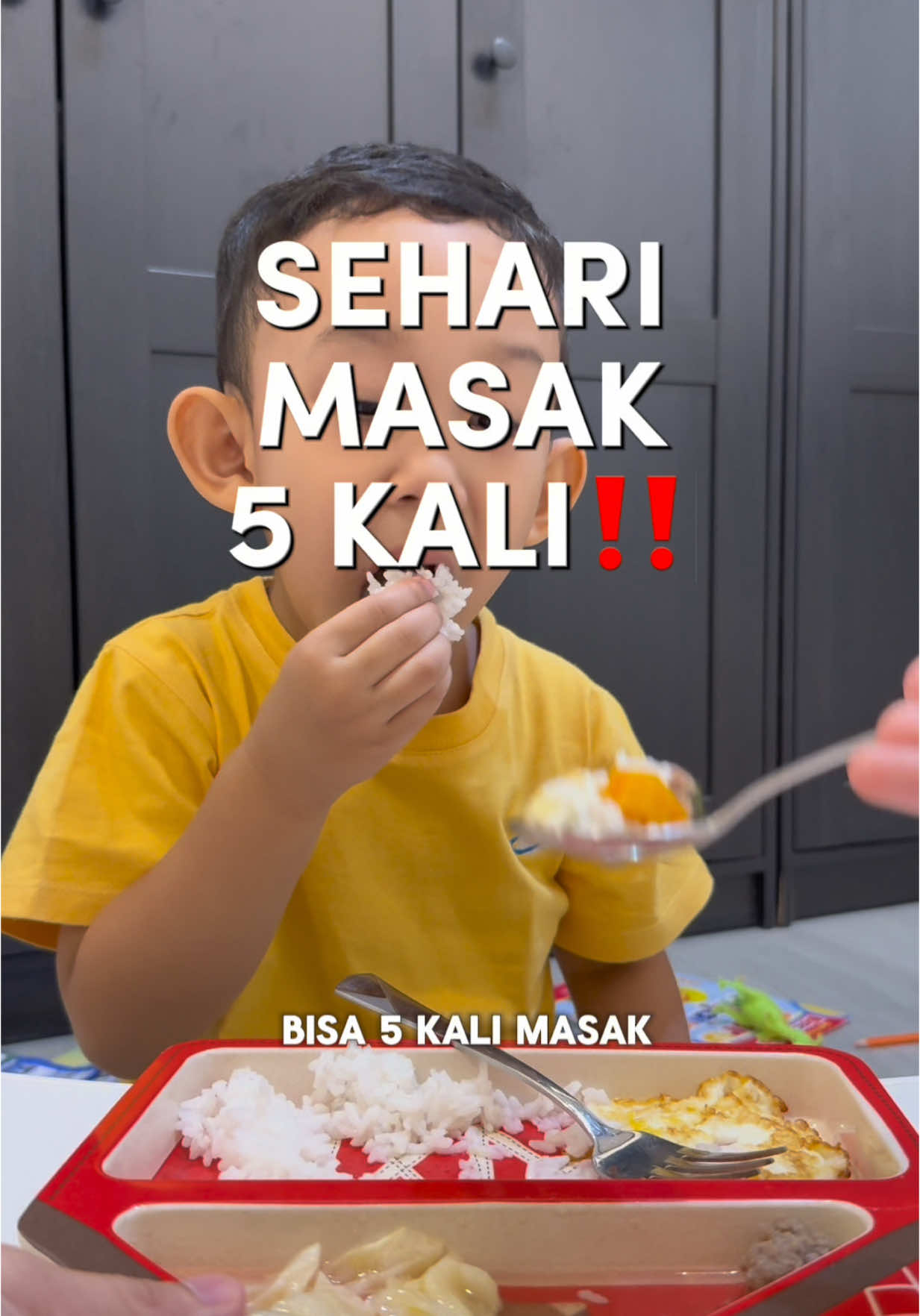 Gapapa deh mama capek masak, yang penting Abin makan huhu tau sendiri kan drama gtm nyebelin bgttt. Untungnya sekarang udah ada penyelamatku @sohoney_jr moms coba juga ya buat solusi anak gtm #sohoneyjr #sohoney_jr #nafsumakananak #solusianakgtm #vitaminanak #vitaminsohoneyjr #anakmakanlahap #bayilucu #anakgtm #gtm 