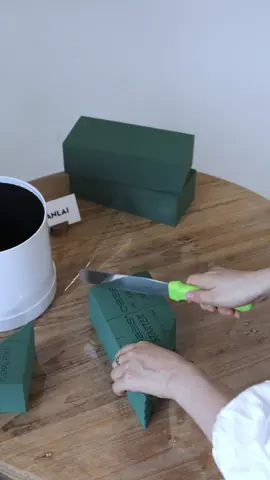 🌿✨ Save floral foam with this easy cutting technique! 🪴✂️ Just one block can fill your flower box perfectly. #FloralFoam #DIYFlowers #FlowerArrangement #FloralHack #InstaFlowers #FlowerBox #FloralDesign #SustainableFloristry