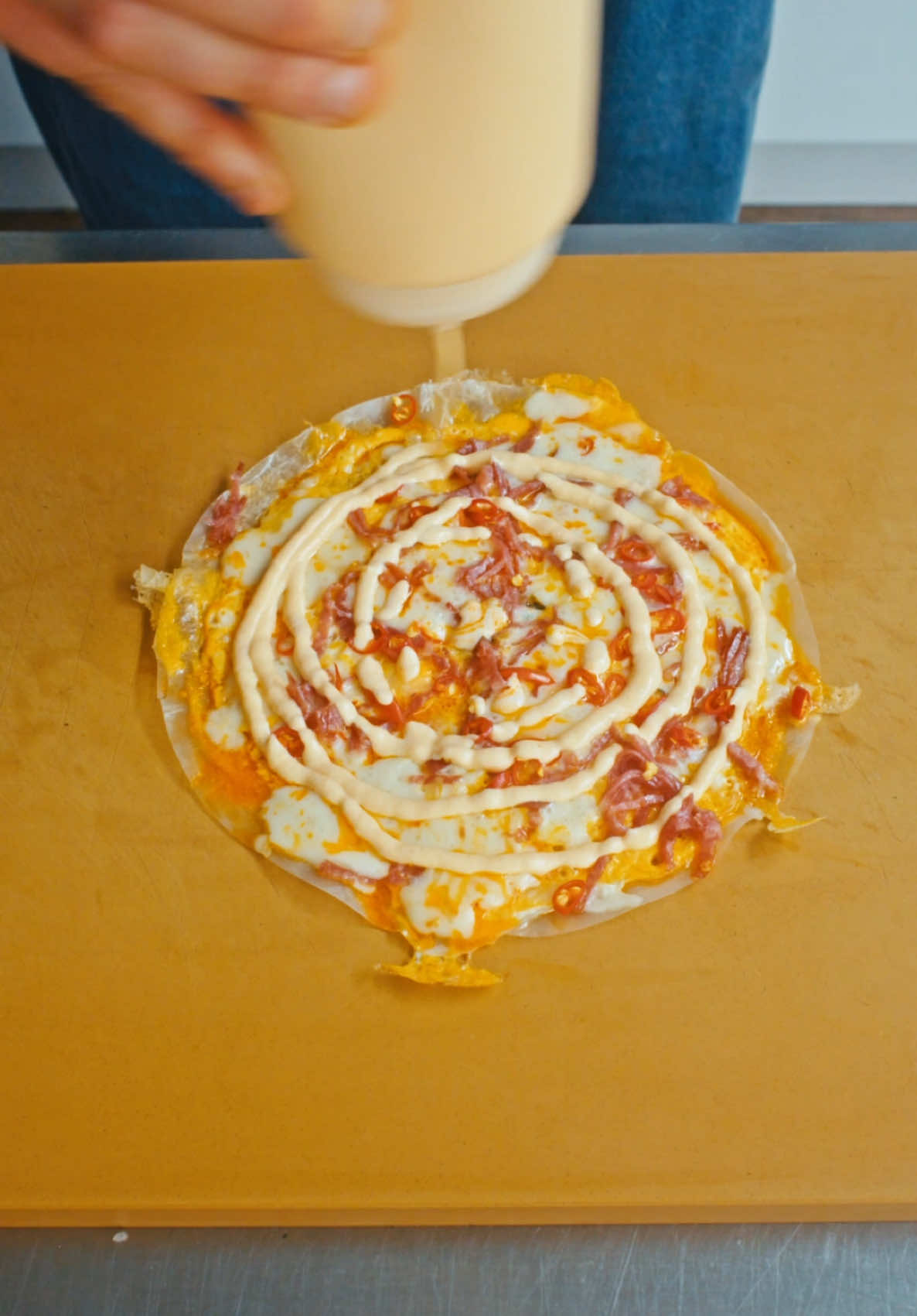 Bánh Tráng Nướng (Vietnamese Pizza) – Another Day In Paradise Always worth having a pack of rice paper in the cupboard. Whether it’s for summer rolls, slicing into strips and using as noodles, or turning into these offensively good little pizzas – it’s endlessly useful. You can top these with whatever you’ve got. Chinese sausage and shrimp, or even tinned tuna – it all works. Cook them on a grill or in any hot, dry pan. Lay the rice paper straight in, spread a thin layer of egg over the surface, then load it up with whatever you like. Let it cook for 3–5 minutes, until the rice paper turns translucent and crispy. Ingredients  Rice paper Egg Cheese (I used queso fresco)  Salami (any cured meat or sausage would be great)  Thai chilli  Chilli oil (I used @alge)  Coriander  Mayonnaise and sriracha 