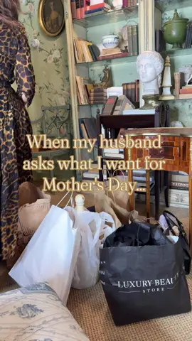 Keep the beach and the Pima coladas just give me a crispy Diet Coke and the antique shops for Mother's Day 🌷 #vintage #antiques #interiordesign #diyprojects #nancymeyers #classichomes 