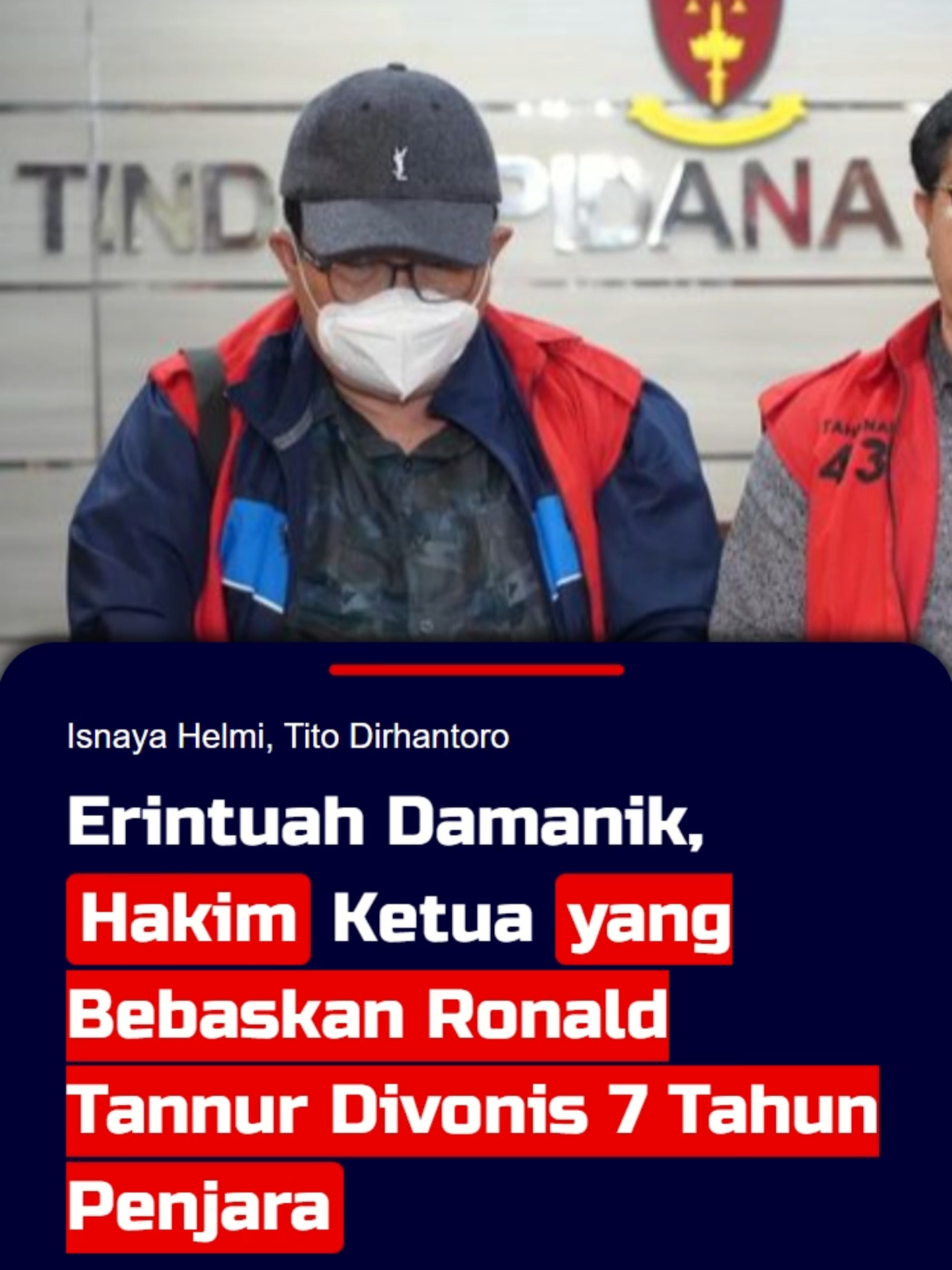 Hakim nonaktif PN Surabaya Erintuah Damanik, terdakwa kasus dugaan suap dan penerimaan gratifikasi terkait vonis bebas Ronald Tannur, diputus pidana selama 7 tahun penjara. Vonis tersebut dibacakan Ketua majelis hakim Teguh Santoso di Pengadilan Tipikor Jakarta, pada Kamis (8/4/2025). Sahabat KompasTV juga bisa memperoleh informasi terkini melalui website: www.kompas.tv #hakim #erintuahdamanik #ronaldtannur #penjara #vonis #vonisbebas #pengadilantipikor #pnsurabaya #suap