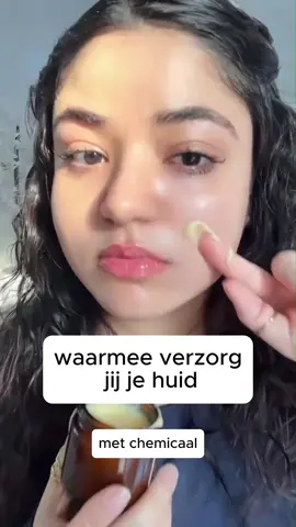 ✨ Zeg vaarwel tegen chemicaliën, hallo tegen de natuur! Waarom kiezen voor medische crèmes vol synthetische stoffen, als het ook natuurlijk kan? OVELA is 100% natuurlijk en ondersteunt de huid van binnenuit. Vermindert zichtbaar rimpels, wallen en een vermoeide uitstraling. Niet tijdelijk – maar écht herstellend. 🌿 💚 Geschikt voor de gevoelige huid 📈 Duizenden tevreden gebruikers merken het verschil al binnen een paar dagen Kies voor puur. Kies voor OVELA. #Ovela #NatuurlijkeVerzorging #Rimpelcrème #AntiAging #CleanBeauty #GezondeHuid 