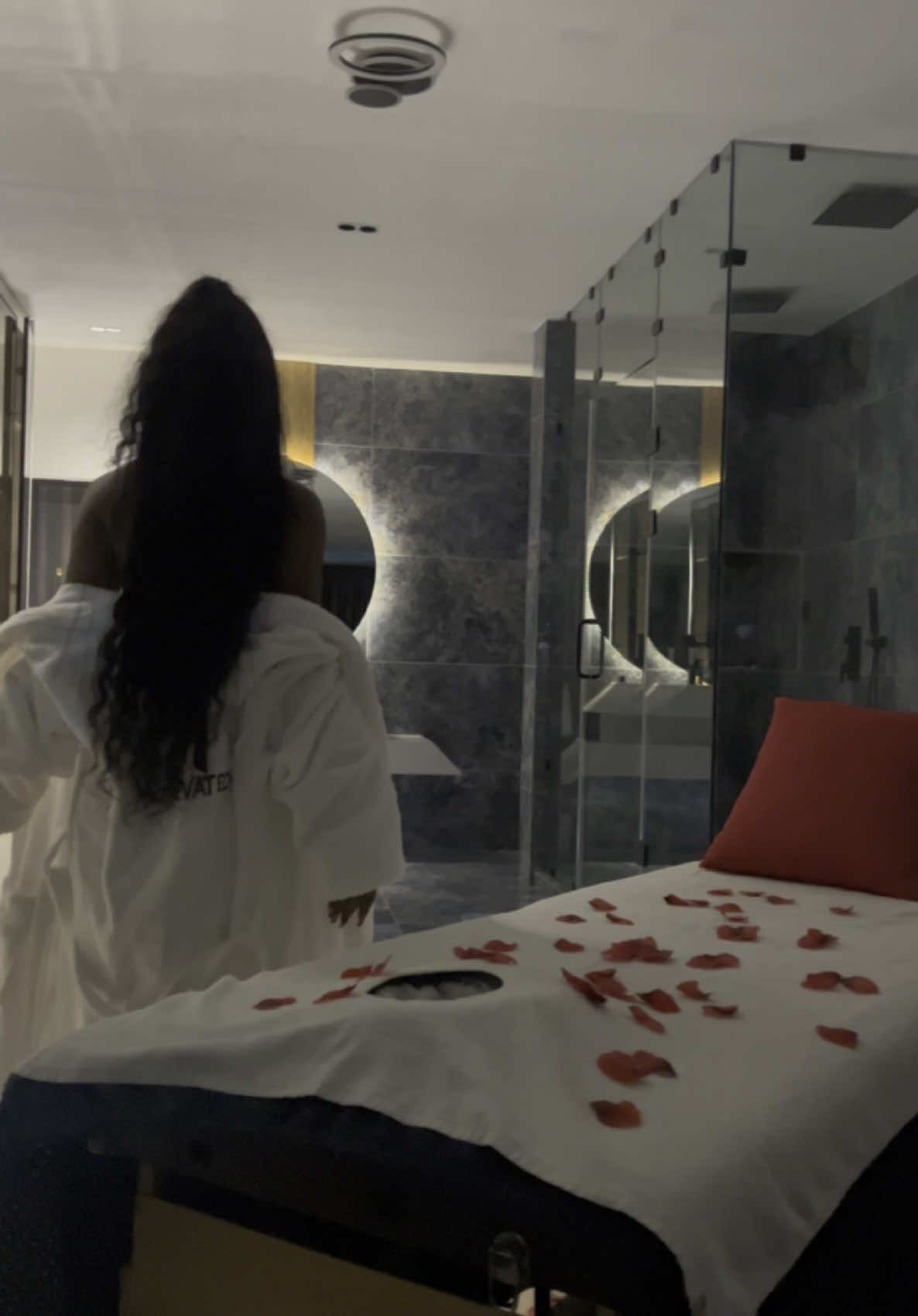Massage vibes at elevated #massage #luxuryhomes #viral_video #millionviews #luxuryvilla 