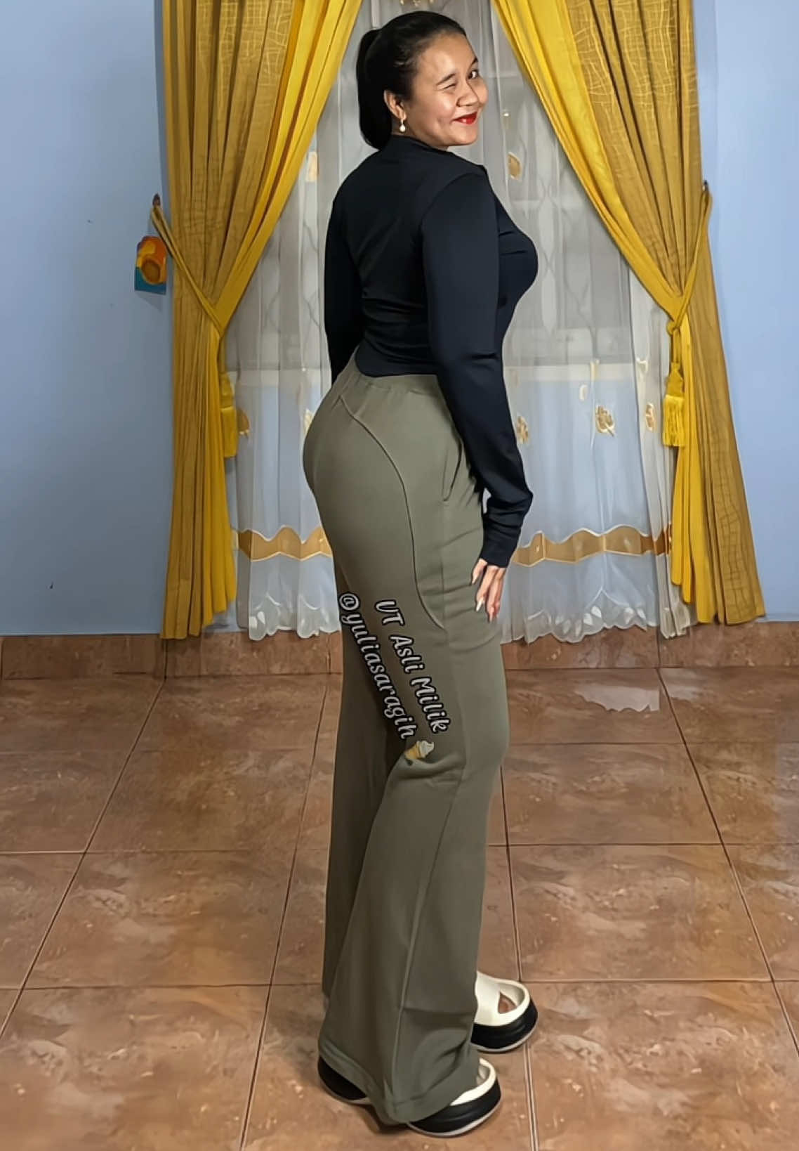 Celana secakep ini dianggurin? #ootdyuliasaragih #tiktok #OOTD #fyp 