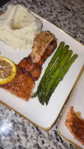 Salmon , lobster ,garlic mashed potatoes and asparagus 😎🍽️