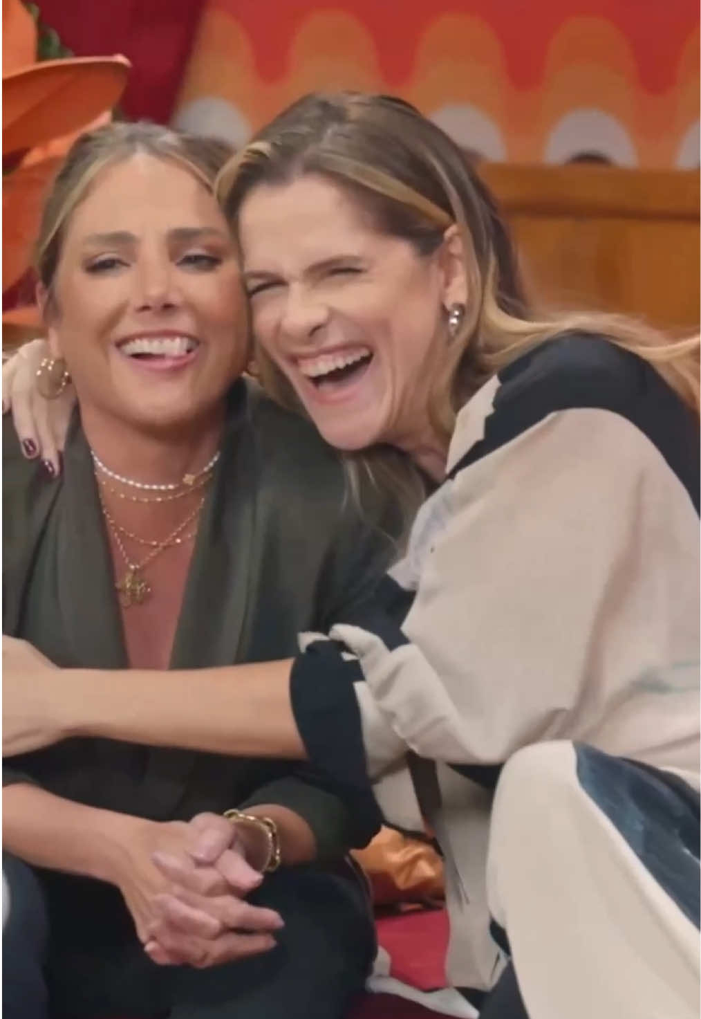 Amizade de verdade é aquela que a gente joga na cara com dignidade! Você é quem nessa conversa?! #amizade #amizadefeminina #ingridguimaraes #heloisaperisse @Heloisa Périssé @Bruno Gagliasso @GioEwbank 