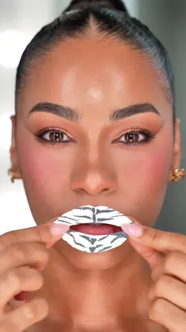 Lipstick tattoo ✨✨ #makeuphacks #makeuphack 