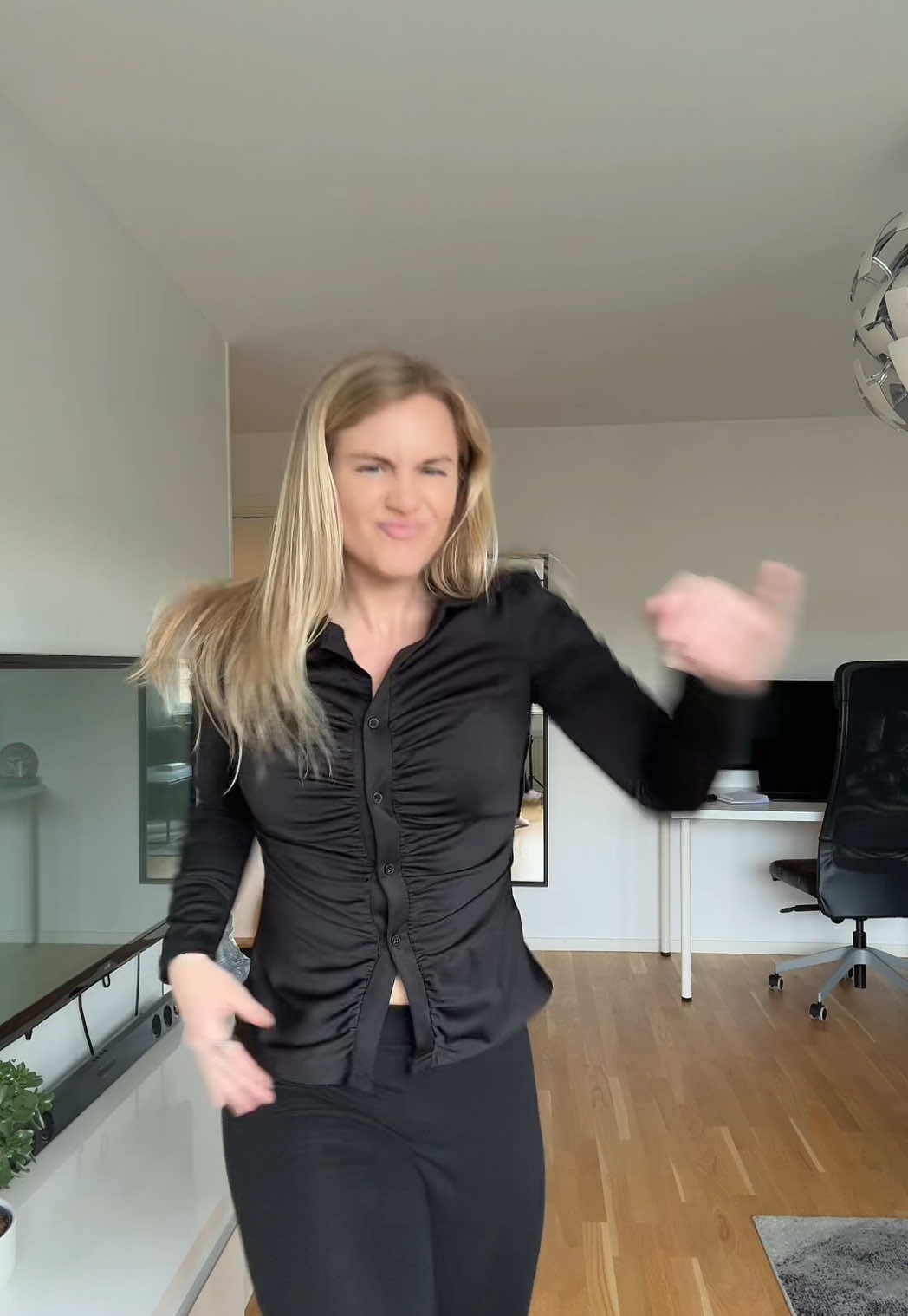 Who needs nervous system regulation when one dance lets me express every emotion in 15 seconds? 🤣 Haha okay maybe I still need it… but this helps 😏💃🏼 #dancer #dancersoftiktok #vibrations #ravetok #dance 