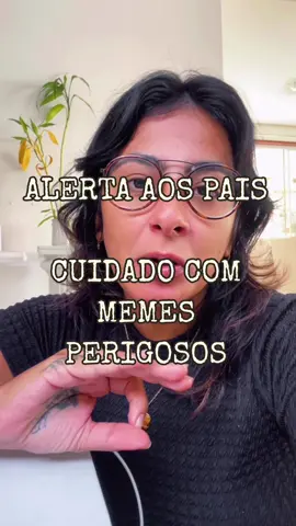 Uma nova febre tomou conta da internet: os memes de brain rot italiano. Bombardeiro Crocodilo, Cappuccino Assassino, Tung Tung Tung Sahur… personagens bizarros, criados por IA, em vídeos que misturam vozes robóticas, cenários sem sentido e MUITOS estímulos. Parece só mais uma trend, mas tem muita criança consumindo isso compulsivamente. E o que a gente tá normalizando pode, sim, estar reprogramando a forma como elas pensam, sentem e interagem com o mundo. Como criadora de conteúdo e mãe, eu não consigo ignorar isso. Assista esse vídeo até o fim e reflita: Você sabe o que seu filho tá assistindo? #brainrot #brainrotitaliano #maternidade #familia #filhos #pais 