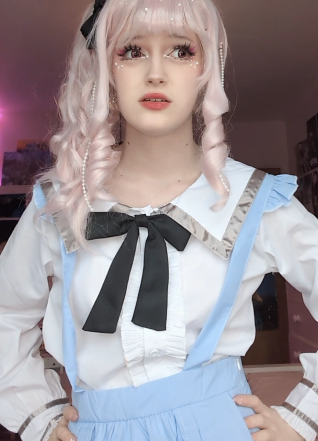 help my reflection  #fyp #cosplay #cosplayer #pjsk #pjskcosplay #projectsekai #projectsekaicosplay #mizukiakiyama #mizukiakiyamacosplay #mizuki #mizukicosplay #vocaloid 