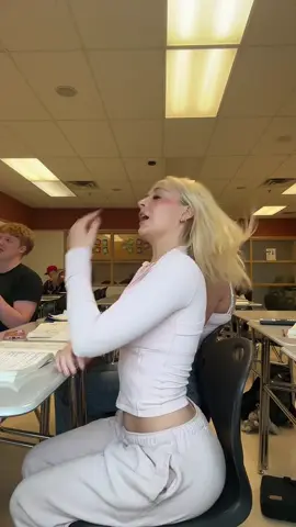 #fyp #foryoupage #viralllllll #blonde #inclass #math 