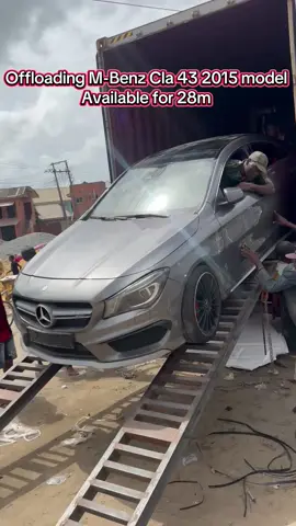 Offloading day..    Dropping off both Mercedes cla45 AMG 2015 model and also Mercedes Benz cls sport edition, 2016 model on white color.. both cars are available and there’s a room  for negotiation🫰🏼🙌🏼#nigeriatiktok🇳🇬🇳🇬🇳🇬 #sportcar #viralvideos #fypシ゚ #vincars
