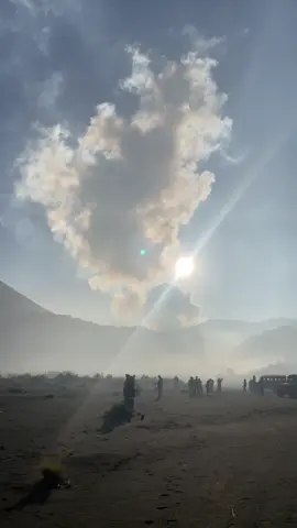 ••• #gunung #bromo #sun #mountain #indonesia #wonderfulindonesia #foryoupage 