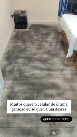 Comenta LIMPA, te envio o link desse robô de limpeza completo, esse robô que passa pano é a solução prática para manter sua casa limpa sem esforço.  Com tecnologia avançada, ele desliza pelo chão, removendo sujeira e poeira, ideal para quem busca economia de tempo e conveniência na rotina de limpeza.  Perfeito para manter pisos brilhantes e higienizados diariamente. #limpeza #robo #quarto