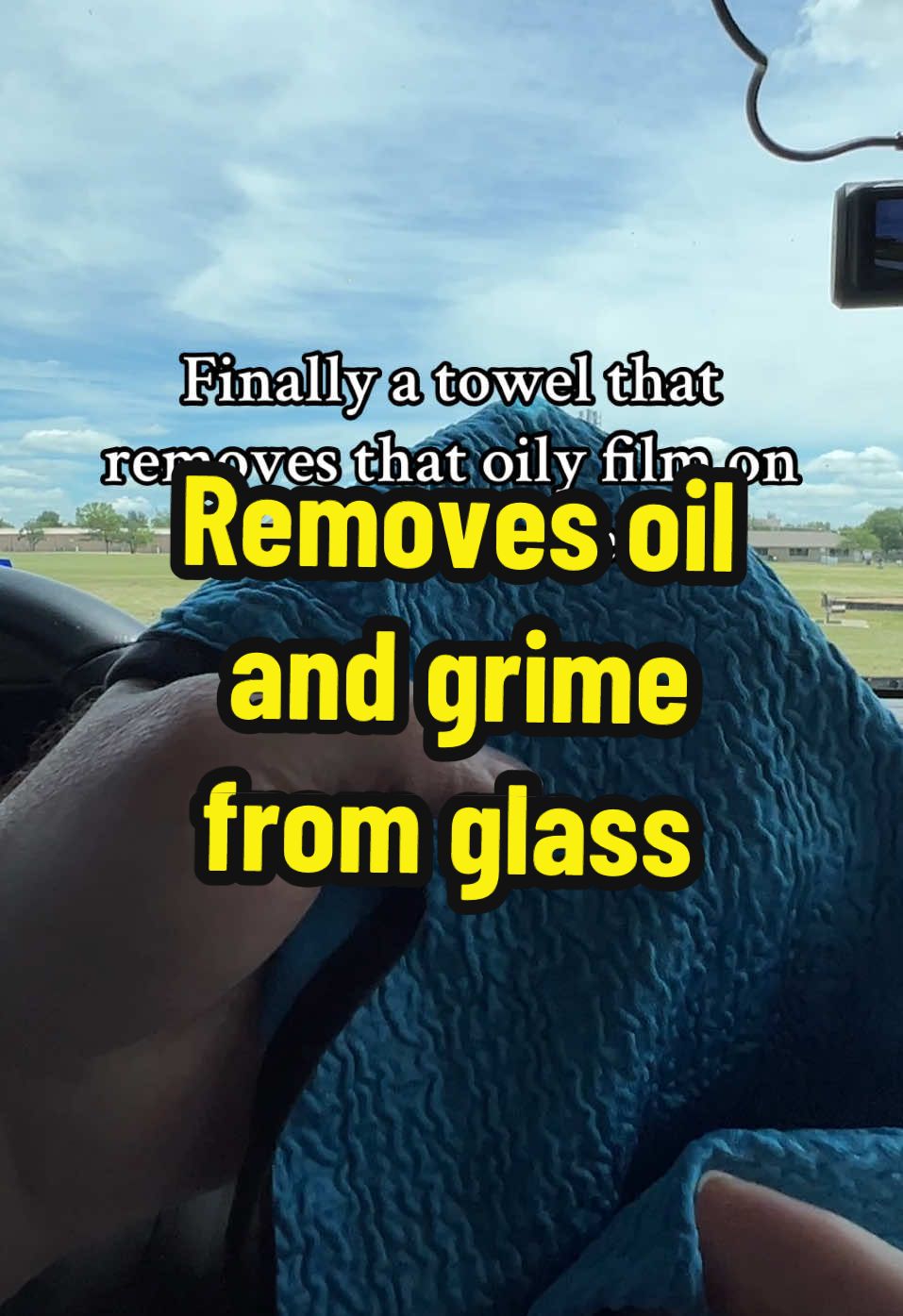 a towel that removes that dirt, grime, and oil from your windows. Streak free shine! #automotiveaccessories #cleancar #wondowcleaning #microfibertowel 