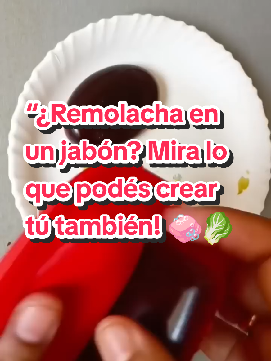 “¿Remolacha en un jabón? Mira lo que podés crear tú también! 🧼🥬” Un jabón artesanal de remolacha que cuida tu piel y te conecta con lo natural 💜 ¿Te animás a emprender con ingredientes así de únicos? Comentá qué te gustaría crear y seguime para aprender cómo hacerlo desde casa #JabonesNaturales #JabonDeRemolacha #HechoAMano #EmprenderDesdeCasa #MujeresCreativas #CuidadoDeLaPiel #CosméticaNatural #NegocioArtesanal #ManualidadesRentables 
