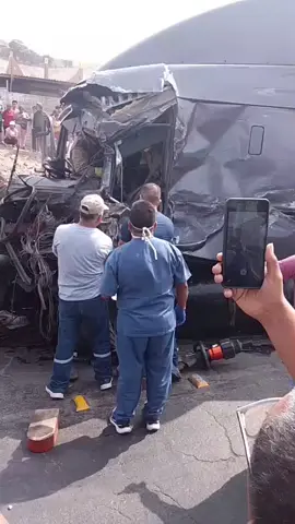 🔴TRÁILER IMPACTA CONTRA VARIOS AUTOS AV NESTOR GAMBETTA KILÓMETRO 4 VENTANILLA