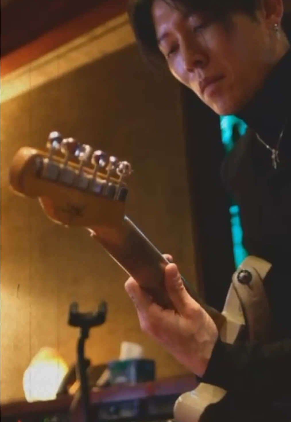 Step inside the sound. Go behind the scenes with me as we bring the deluxe album to life. Which new track are you vibing with the most? #MIYAVI #InTheStudio #DeluxeEdition 