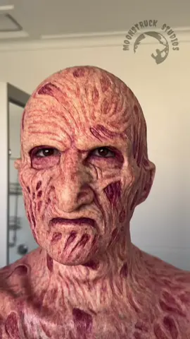 This Freddy Krueger mask by moonstruck studios moves like it’s real! #siliconemask #freddykrueger #cosplayer #horrormovie 