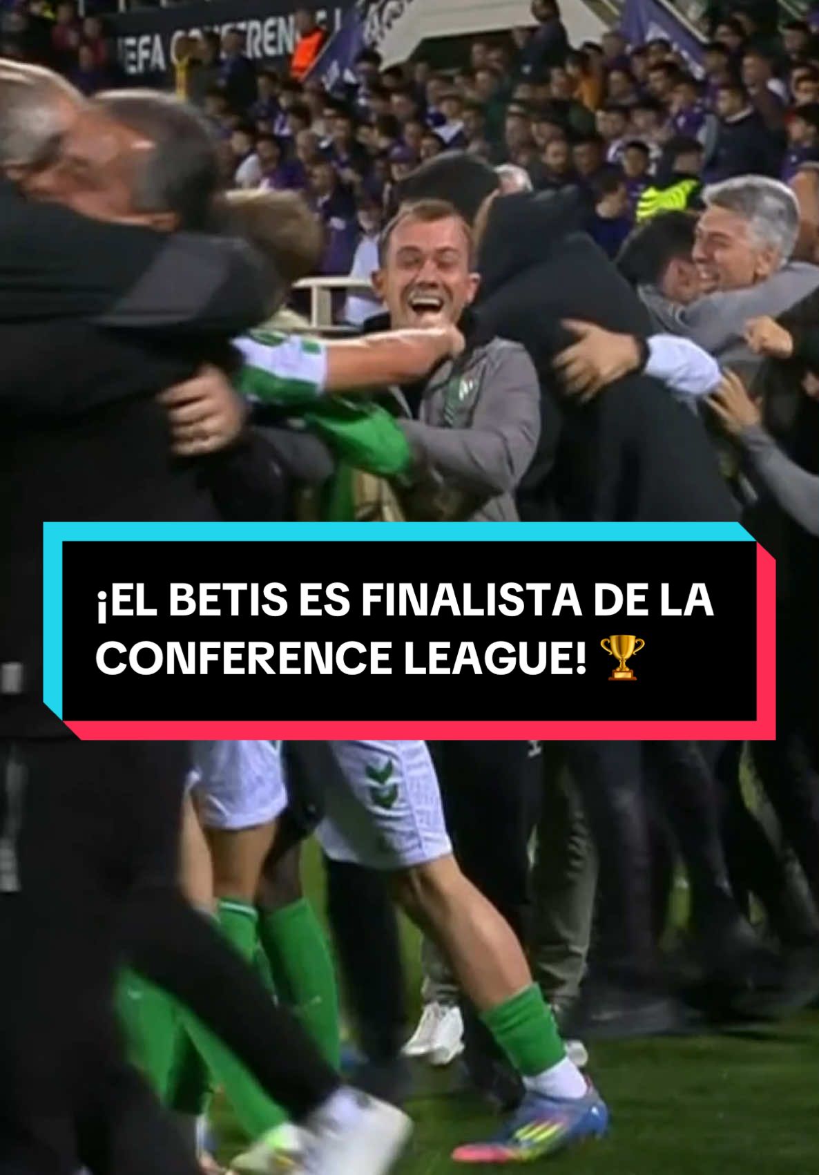 ¡VA POR LA GLORIA! 🚀 Luego del 1-2 ante #Fiorentina en Italia, la serie quedó empatada 3-3 y #RealBetis terminó ganando 4-3 en la prórroga para meterse en la definición de la #UECL 🔥⚽️ ▶️ Más 🏆 #ConferenceLeague en #DisneyPlus #TikTokDeportes #Futbol #Antony 