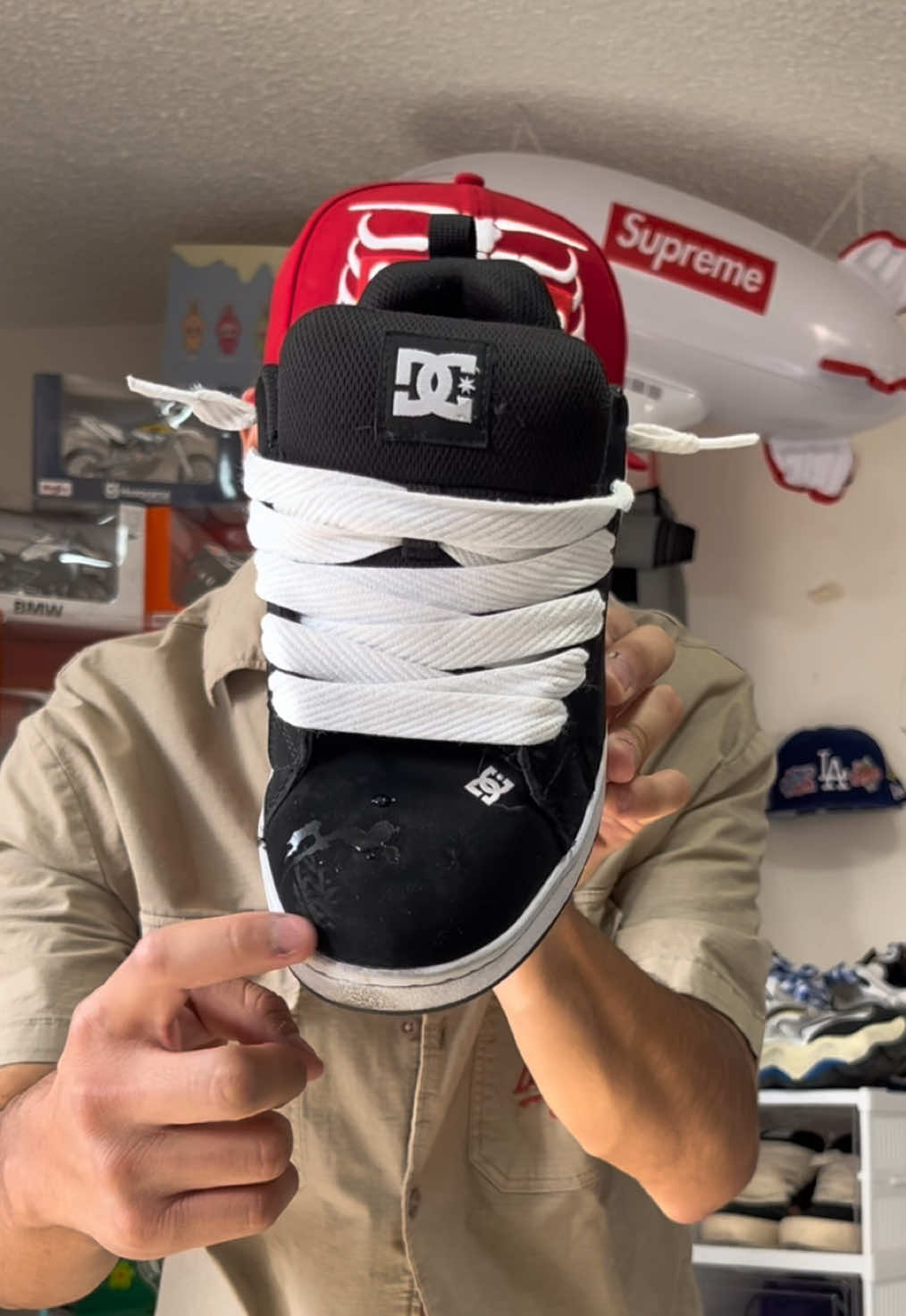 Cómo limpiar correctamente la gamuza o nobuck de mis DC ?🫩 #limpieza, #dcshoes , #gamuza, #outfitinspo , #streetwear , #skate, #outfitcasual , #sneakerhead 