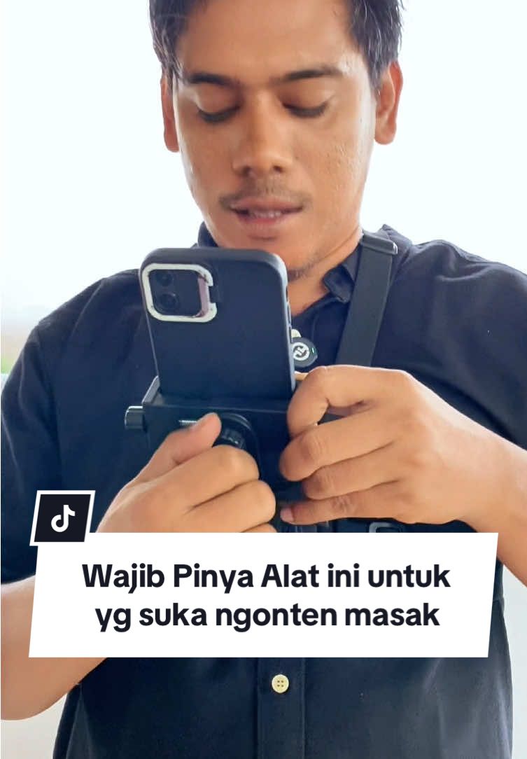 Membalas @Masbang Stop dada ataupun B hanya untuk HP ini ya cocok banget untuk kamu yang biasanya ngonten masak memasak ataupun berkendara ngonten untuk San Muri kamu wajib punya alat ini harganya murah kamu cek di keranjang kiri bawah sini ya… . #strapdada #eevo #evogrip #fyp #holderhp #holderhpdada #viral #cheststrapmurah #alatkonten #strapdadamurah #strapevogrip #masakmemasak #alatmasak #alatngonten #promoguncang55 #wibgajian #megaguncang55 #paydaysales 