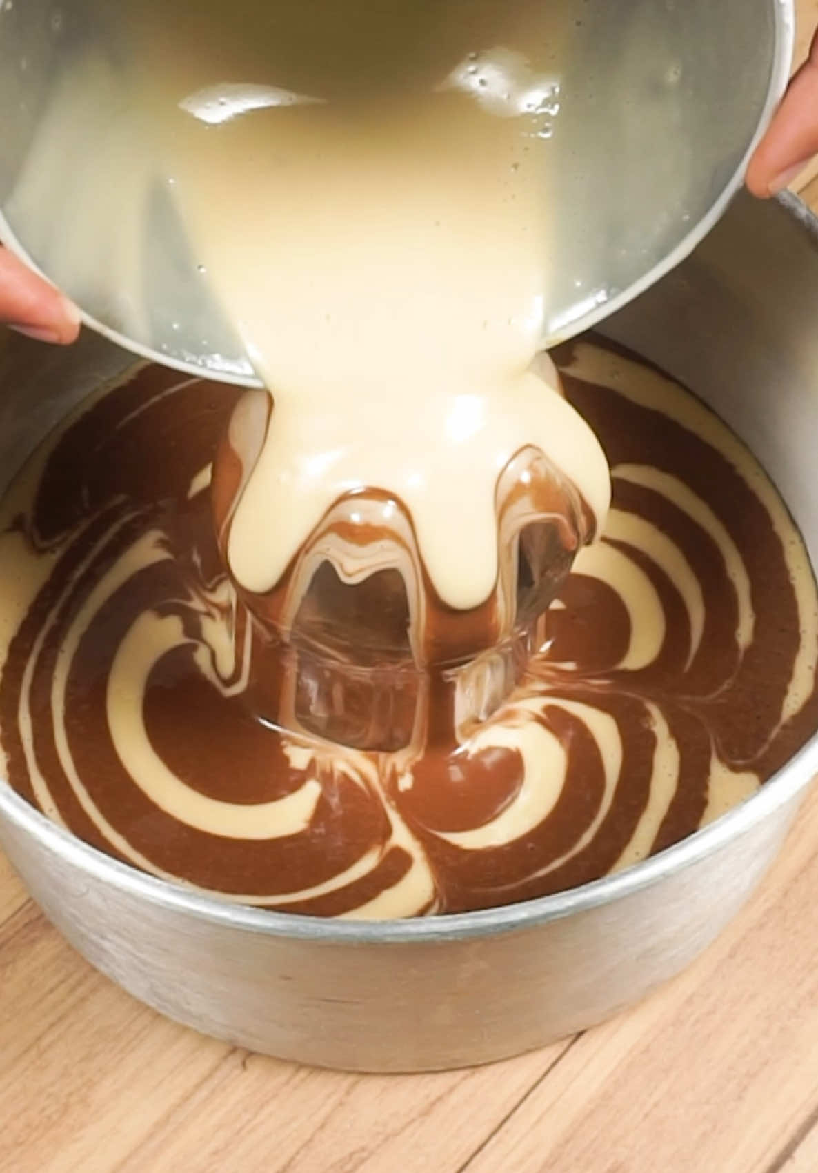 Pocas personas conocen este secreto que me enseñó un chef repostero, pastel sin horno y sin molde. #viral #cocina #recetas #cocinando #fyp #recetafacil 