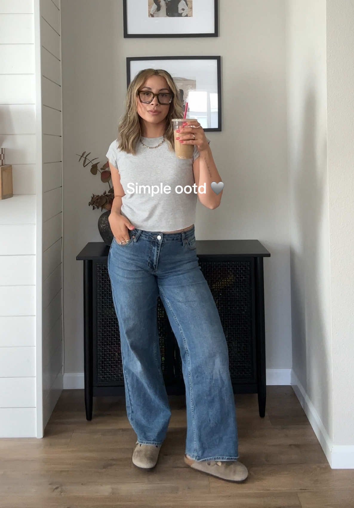My “I have nothing to wear” mom fit.  #simplemomootd #momfit #momstyle #basicootd #momootd #gotooutfit #shorthair #momtok #moms #momchop #birkenstockboston #coffee 
