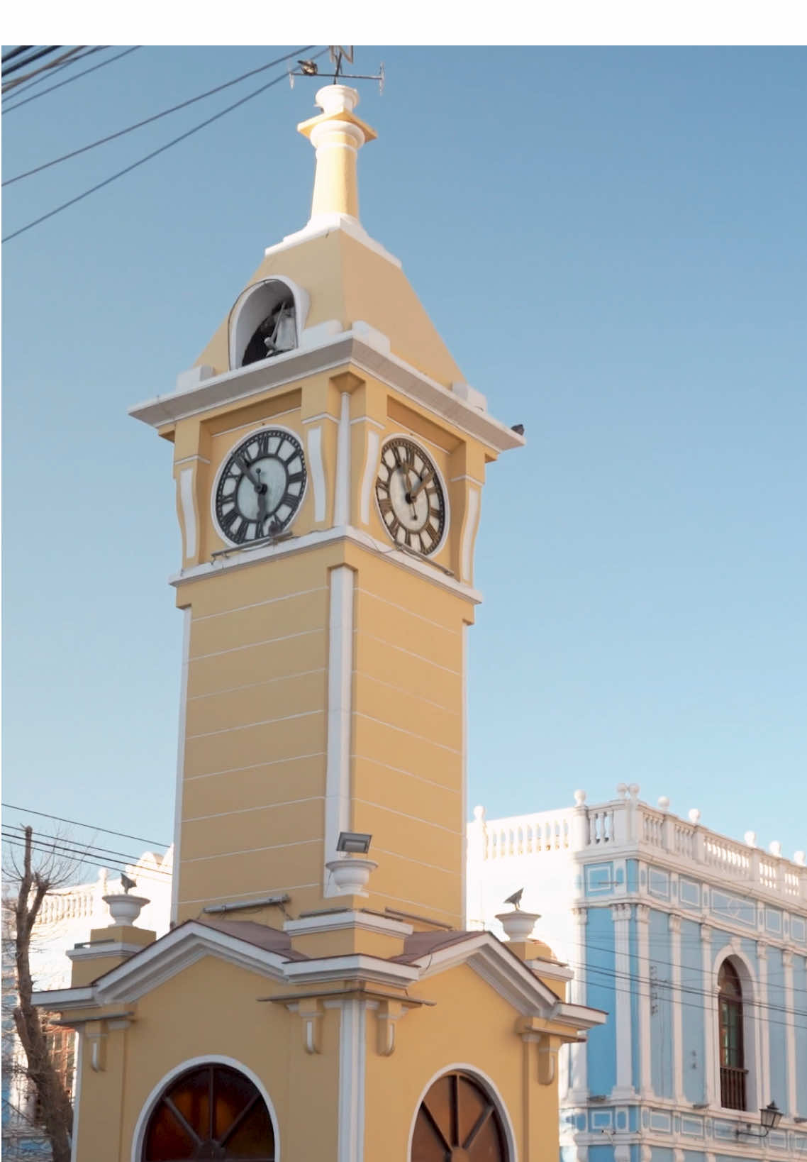 Conoce más sobre la emblemática Torre Reloj de Uyuni. 🕰🗼 Un Patrimonio Cultural Material Inmueble del Estado Plurinacional de Bolivia. 🎖️🇧🇴 #JardinesDeUyuni #Uyuni #TorreReloj #PatrimonioCultural #Curiosidades #Bolivia #fyp #reloj 