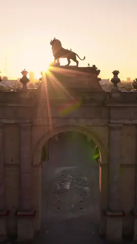 Mi ciudad 🦁 #LeonGuanajuato un punto de encuentro en el corazón de México🫶🏻🇲🇽 León no solo se visita, se VIVE #viveleón  #travel #viaje #turismo #leóngto #turismoactivo #negocios #feria #aventura #diversión #gastronomia #visitmexico #visitguanajuato #droneshots #dronevideo #oncedronefilms @Estado de Guanajuato @Municipio de León 🦁 