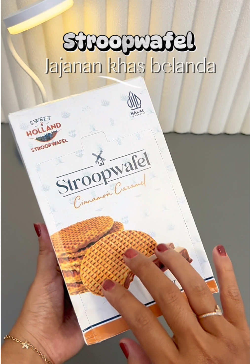 Sumpah ini enak banget buat temen ngemil, kamu wajib cobain‼️🤤 #stroopwafel #stroopwafelcinnamoncaramel #sweethollandstroopwafel #jajanantiktok #cemilanviral #waffle #fyp #fypage #berandafyp #lewatberanda 