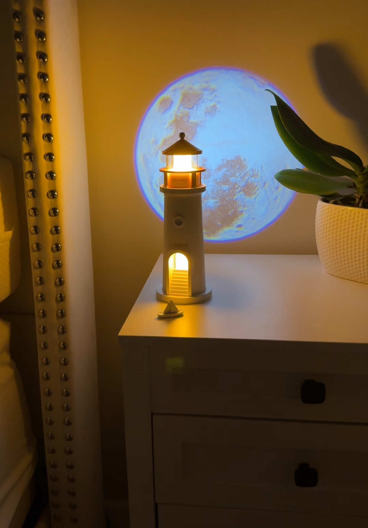 @MUNBYN ZY Create a dreamy vibe with this moon lighthouse lamp – perfect for cozy nights and aesthetic spaces. #MoonLamp #CozyVibes #HomeDecor #AmbientLight #AestheticFinds #NightLight #RoomGlow #GiftIdeas #RelaxingMood #homeessentials #mia_manhattan_ny 