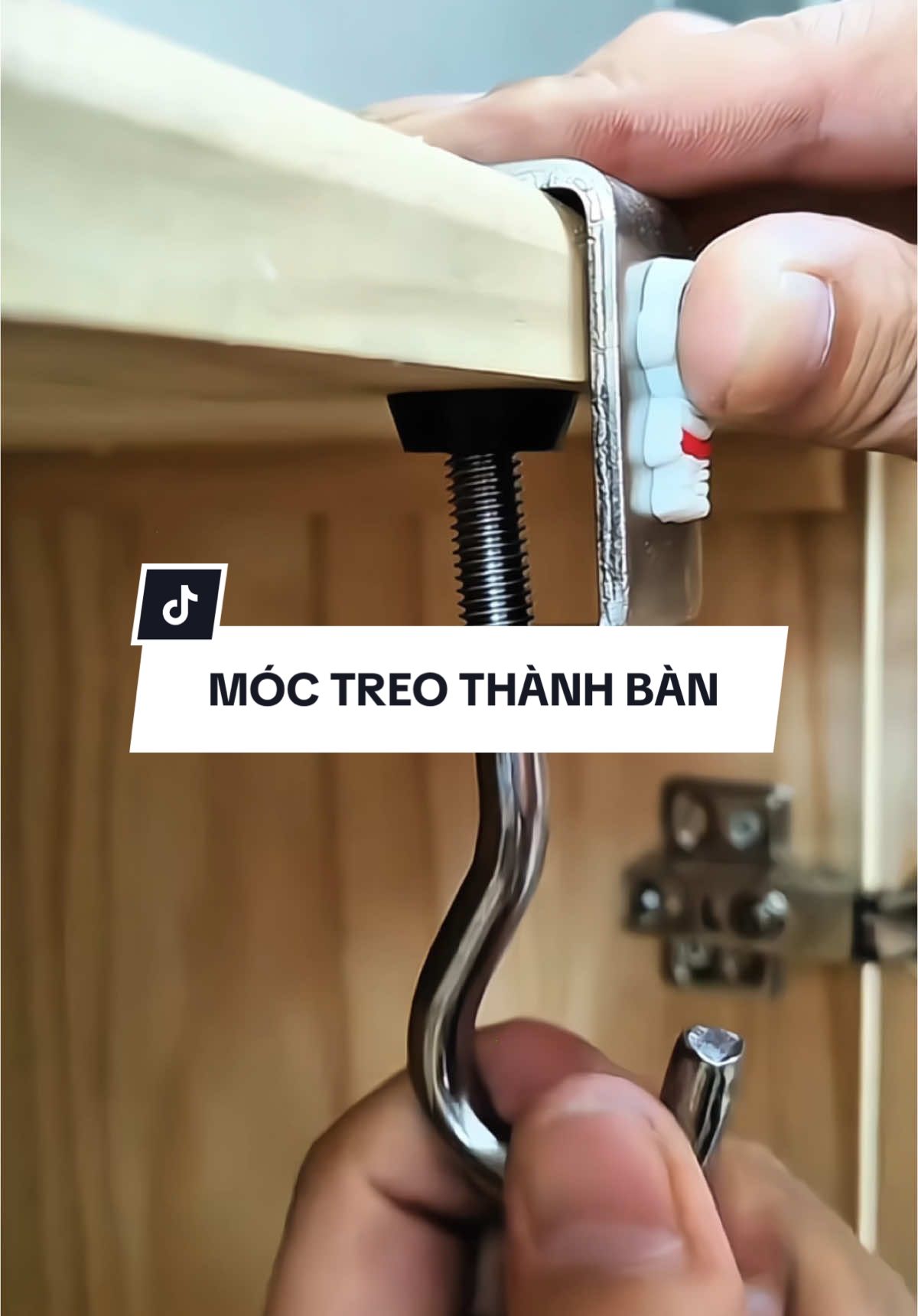 Chiếc móc treo nhỏ nhưng giúp các bác có thêm chỗ để treo đồ rất là gọn gàng ạ#moctreo #moctreodo #moctreothongminh #moctreodanang #moctreododanang #nhacuadoisong #dodungtienich #dungnhacua68 