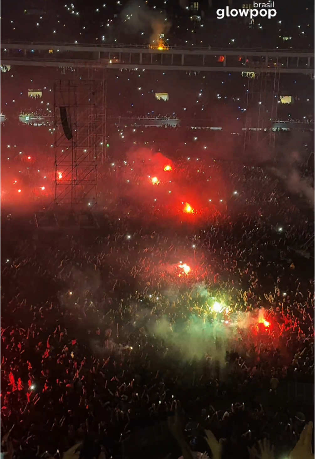 É MOSH que falam? 🔥Rio de Janeiro entregou muitooooo em Toxicity! 🤘🏼 🎥 @luizchipolesch  A banda @systemofadown ainda se apresenta em São Paulo com três shows, nos dias 10, 11 e 14 de maio! #SystemOfADown #Mosh #RioDeJaneiro #WakeUpTour #SOAD