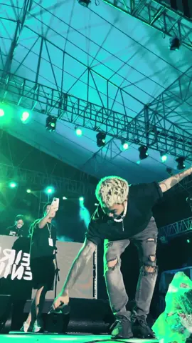 Reza Oktovian, dikenal dengan mononim YB (sebelumnya dikenal sebagai RAP atau Rapyourbae; lahir 15 Oktober 1987) merupakan personalia YouTube, disjoki, penyanyi-penulis lagu, penyiar langsung, pengusaha, dan aktor berkebangsaan Indonesia. #CapCut #rezaarap #paprandom #fyp #viral🗿 