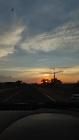 #viaje #atardecer #pareja #momentos #cielo #nubes #tranquilidad #amor #carretera #naranja #colores #arboles #novios #musica #feliz #likee #enamorada #videoviral #paisaje #Love 