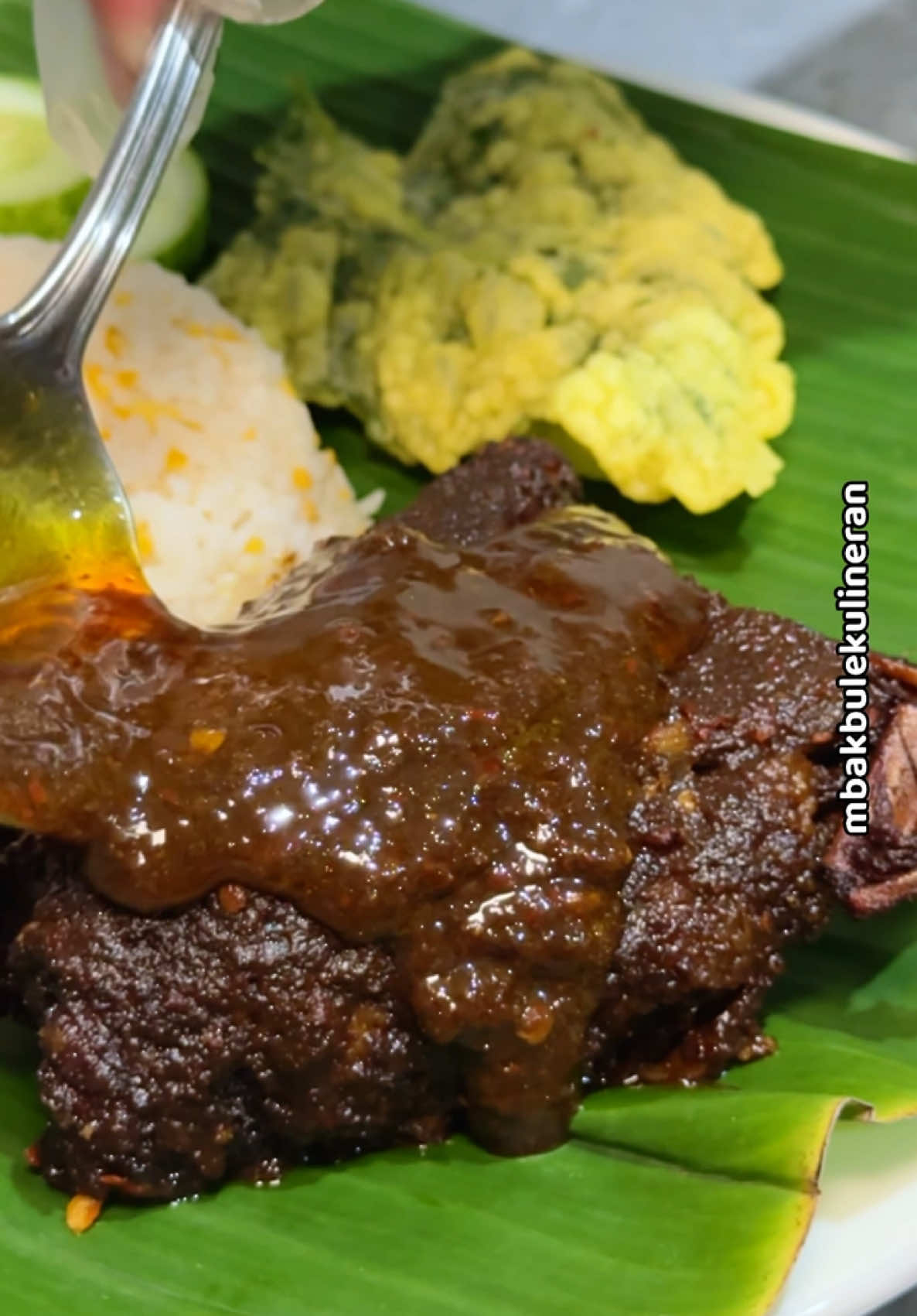 BEBEK BUMBU HITAM TANPA HURU HARA ‼️  . #kuliner #malang #kulinermalang #bebek #bebekbumbuhitam #madura #bebekmadura #kulinermadura #mbakbulekulineran 