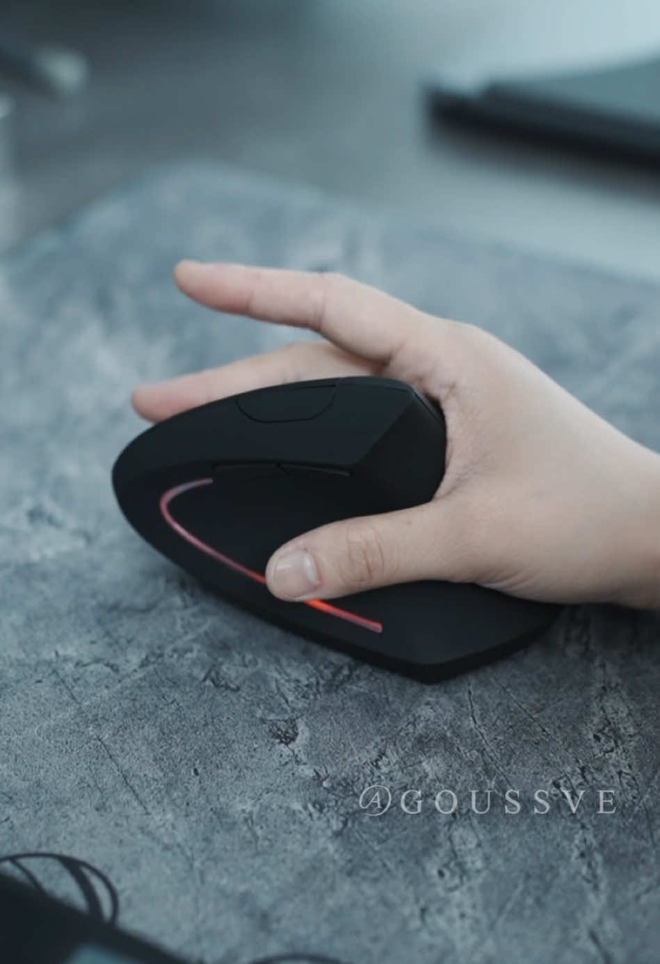 This quirky ergonomic mouse is perfect for long work days,keeping your wrist pain-free. Don't miss out. #mouse #officesetup #verticalmouse #usa_tiktok 